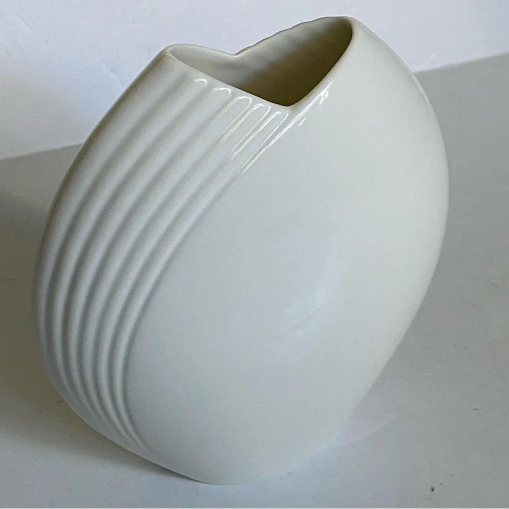 Art Deco Vase Christopher Stuart Tempest Bone China Y1510 White 6.5” Vintage EUC